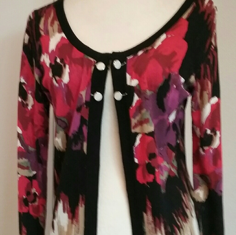 Cute floral sweater.